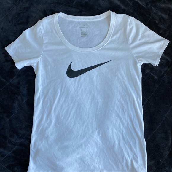 Women’s Nike Training Shortsleeved Shirt - Picture 3 of 5